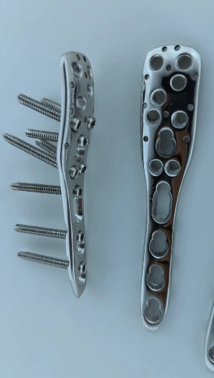 veterinary-locking-straight-plate-2-0mm-multiple-lengths, veterinary-straight-locking-plate-fracture